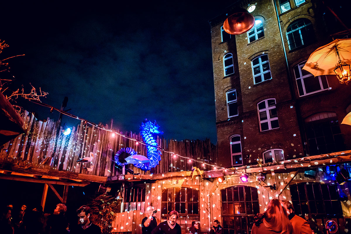 Mahan Esfahani bei der Yellow Lounge im Ritter Butzke in Berlin am 14.04.2015 DJs: Cle & dr atmo (brillianttree music) VJ: Pierce Warnecke Foto: Stefan Hoederath, +491717475347, Prenzlauer Allee 193, 10405 Berlin, Verwendung honorarpflichtig.